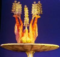 © Copyright - Raphael Kessler 2011 - China - A Chinese bar maid - there must be easier ways to serve a drink