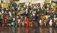 © Copyright - Raphael Kessler 2011 - India - Varanasi - Bathing in the Ganges