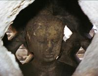 © Copyright - Raphael Kessler 2011 - Indonesia - Borubdur - Inside a chedi