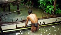 © Copyright - Raphael Kessler 2011 - Indonesia - Siberut - Sago goes in to a canoe for it to settle in to a pack