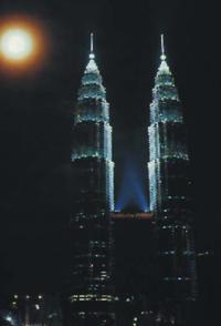 © Copyright - Raphael Kessler 2011 - Malaysia - Petronas Towers Kuala Lumpur
