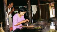 © Copyright - Raphael Kessler 2011 - Myanmar - Cheroot maker at work