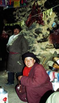 © Copyright Raphael Kessler - Tibet - The Friendly Nun