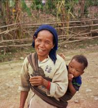 © Copyright - Raphael Kessler 2011 - Vietnam - Old lady and baby