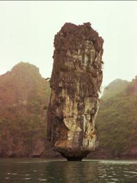 © Copyright - Raphael Kessler 2011 - Vietnam - Ha Long Bay karst scenery