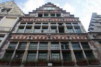 © Copyright - Raphael Kessler 2011 - Belgium - Ghent - Looking up