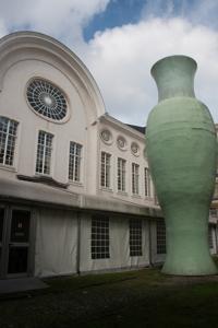 © Copyright - Raphael Kessler 2011 - Belgium - Ghent - Big Vase at The Design Museum