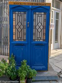 © Copyright Raphael Kessler 2026 – Cyprus – Nicosia – Knock on the door for peace  - in the border.