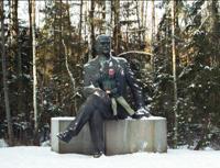 © Copyright - Raphael Kessler 2011 - Lithuania - Grutas - Chilling with Lenin