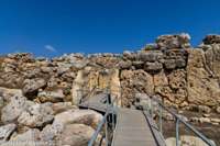 © Copyright Raphael Kessler 2026 – Malta – Gozo – Ġgantija entrance path