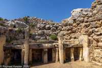© Copyright Raphael Kessler 2026 – Malta – Gozo – Ġgantija temple doorway
