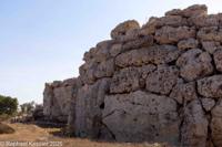 © Copyright Raphael Kessler 2026 – Malta – Gozo – Ġgantija curved wall