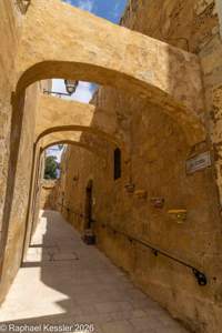 © Copyright Raphael Kessler 2026 – Malta – Gozo – Citadel passage