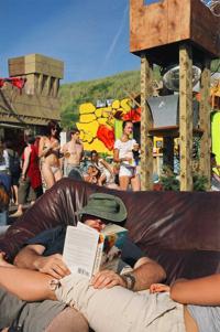 © Copyright Raphael Kessler - Netherlands - Reading At Woodstock