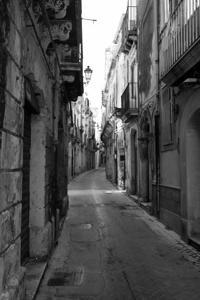 © Copyright Raphael Kessler 2012 - Italy - Sicily - Ortygia - Alley