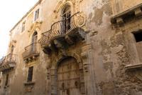 © Copyright Raphael Kessler 2012 - Italy - Sicily - Ortygia - Alley