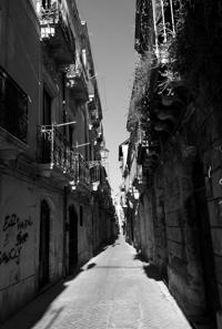 © Copyright Raphael Kessler 2012 - Italy - Sicily - Ortygia - Alley