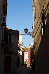 © Copyright Raphael Kessler 2012 - Italy - Sicily - Ortygia - Alley