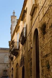 © Copyright Raphael Kessler 2012 - Italy - Sicily - Ortygia - Alley