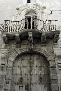 © Copyright Raphael Kessler 2012 - Italy - Sicily - Ortygia - Alley