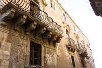 © Copyright Raphael Kessler 2012 - Italy - Sicily - Ortygia - Alley