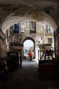 © Copyright Raphael Kessler 2012 - Italy - Sicily - Palermo - Passage way
