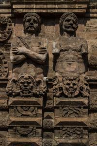 © Copyright Raphael Kessler 2012 - Italy - Sicily - Palermo - Gate guards