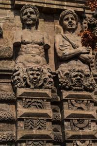 © Copyright Raphael Kessler 2012 - Italy - Sicily - Palermo - Gate guards