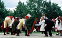 © Copyright - Raphael Kessler 2011 - Sweden - Midsummer dancing - stepover