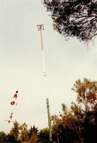 © Copyright - Raphael Kessler 2011 - Mexico City - Pole flyers