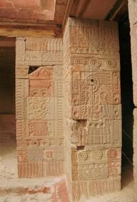 © Copyright - Raphael Kessler 2011 - Mexico Teotihuacan columns