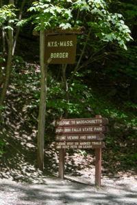 © Copyright - Raphael Kessler 2013 - USA - Copake - The border