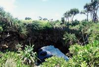 © Copyright - Raphael Kessler 2011 - Tonga - Rock archway