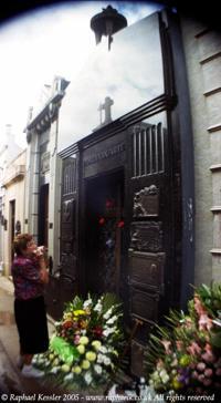 © Copyright Raphael Kessler - Argentina - The tomb of Eva Duarte / Evita Peron