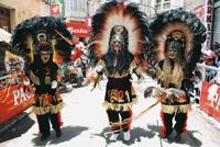 © Copyright - Raphael Kessler 2011 - Bolivia - Oruro Carnaval - Black feathers
