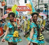 © Copyright - Raphael Kessler 2011 - Bolivia - Oruro Carnaval - Girls in blue