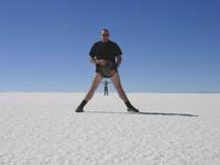 © Copyright - Raphael Kessler 2011 - Bolivia - Salar de Uyuni - My legs spread