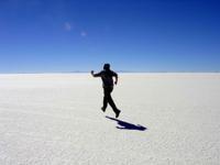 © Copyright - Raphael Kessler 2011 - Bolivia - Salar de Uyuni - Me running