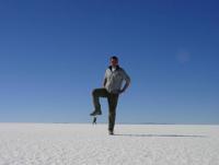© Copyright - Raphael Kessler 2011 - Bolivia - Salar de Uyuni - Me stamping on Micha