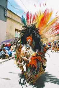 © Copyright - Raphael Kessler 2011 - Bolivia - Oruro Carnaval - Old man with lots of feathers