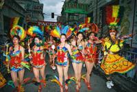 © Copyright - Raphael Kessler 2011 - Bolivia - Oruro Carnaval - Rainbow feathers
