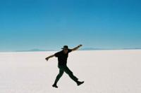 © Copyright - Raphael Kessler 2011 - Bolivia - Salar de Uyuni - Micha running