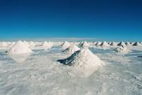 © Copyright - Raphael Kessler 2011 - Bolivia - Salar de Uyuni - Salt mounds