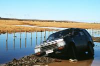 © Copyright - Raphael Kessler 2011 - Chile - Torres del Paine - Car stuck in the mud