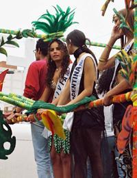 © Copyright Raphael Kessler - Colombia - Bolivia parade