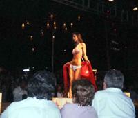 © Copyright Raphael Kessler 2011 - Cali - Miss Cali Buena Nota - Pose