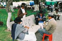 © Copyright - Raphael Kessler 2011 - Ecuador - Otavalo - Indigenous card players