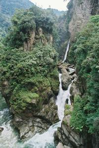 © Copyright - Raphael Kessler 2011 - Samoa - Idyllic waterfalls in the rainforest