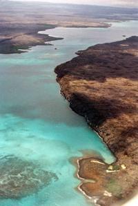 © Copyright - Raphael Kessler 2011 - Ecuador - Galapagos - Island reef and channel