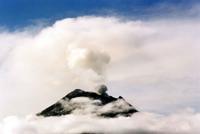 © Copyright - Raphael Kessler 2011 - Ecuador - Banos - Tungarahua volcano smoking